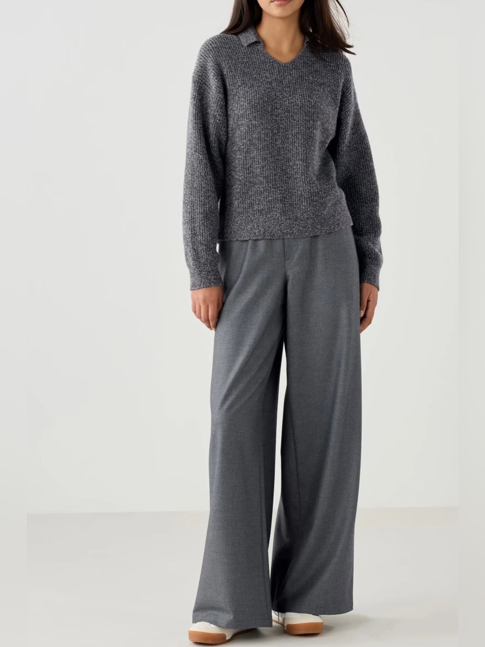 Uniqlo Women's Pleated Wide-Leg Trouser Pants in Charcoal Gray (sz M)